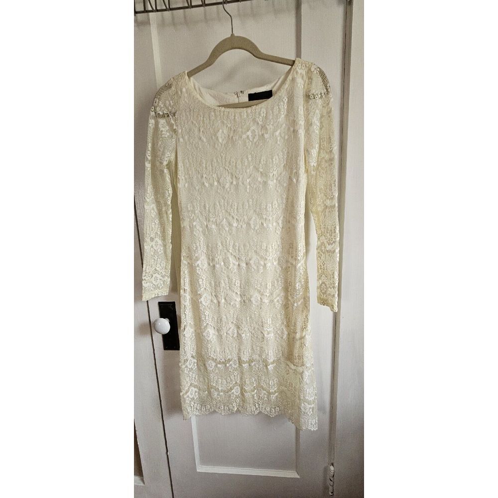 Blaque Label cream‎ color  Lace overlay long sleeves  Dress, Sz M